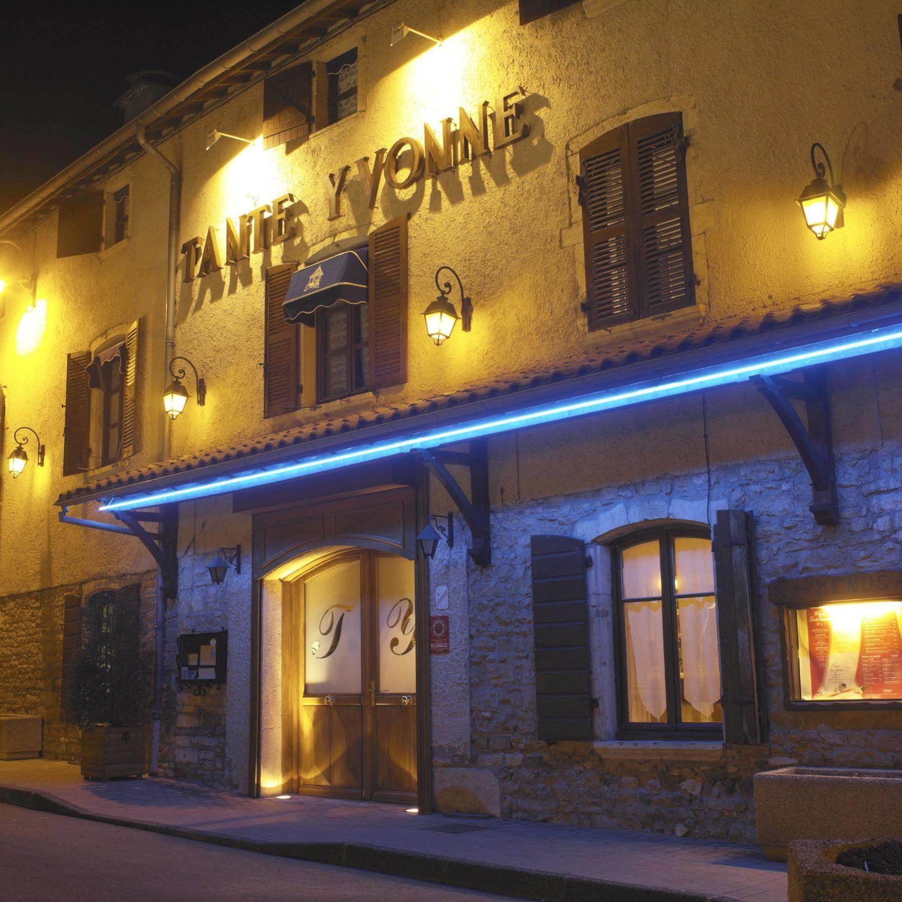 Logis Hôtel Tante Yvonne&son restaurant semi-gastronomique - Lyon Nord Quincieux Exterior foto